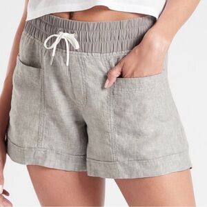 Athleta Cabo Linen Short in Osprey Gray Size 2